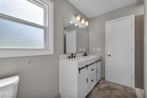 1543 Lindakay Drive Akron OH 44312