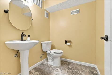 5944 Freitag NW Canton OH 44718