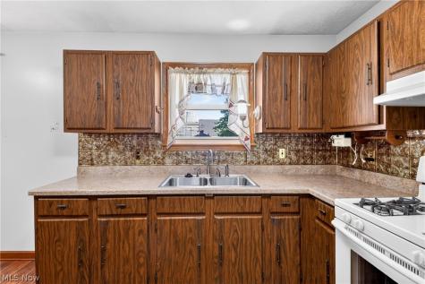 2426 Russell Avenue Youngstown OH 44509