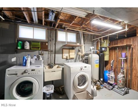 9307 Strausser Street NW Massillon OH 44646