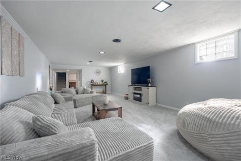 964 Robinson Avenue Barberton OH 44203