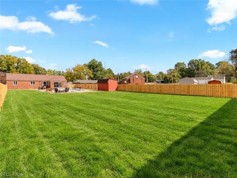 964 Robinson Avenue Barberton OH 44203
