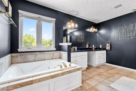 9195 Victoria Lane North Ridgeville OH 44039