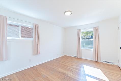 4089 Stonehaven Road South Euclid OH 44121