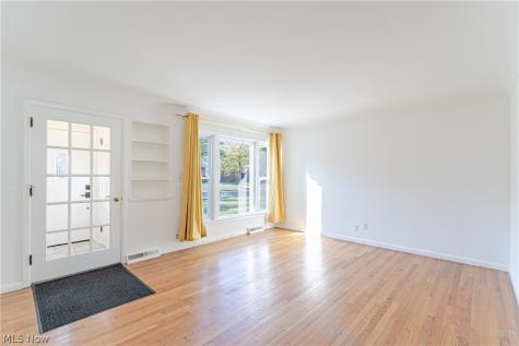 4089 Stonehaven Road South Euclid OH 44121