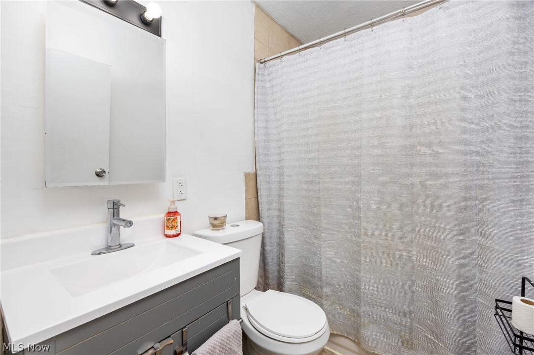 15806 Eleanore Drive Cleveland OH 44135