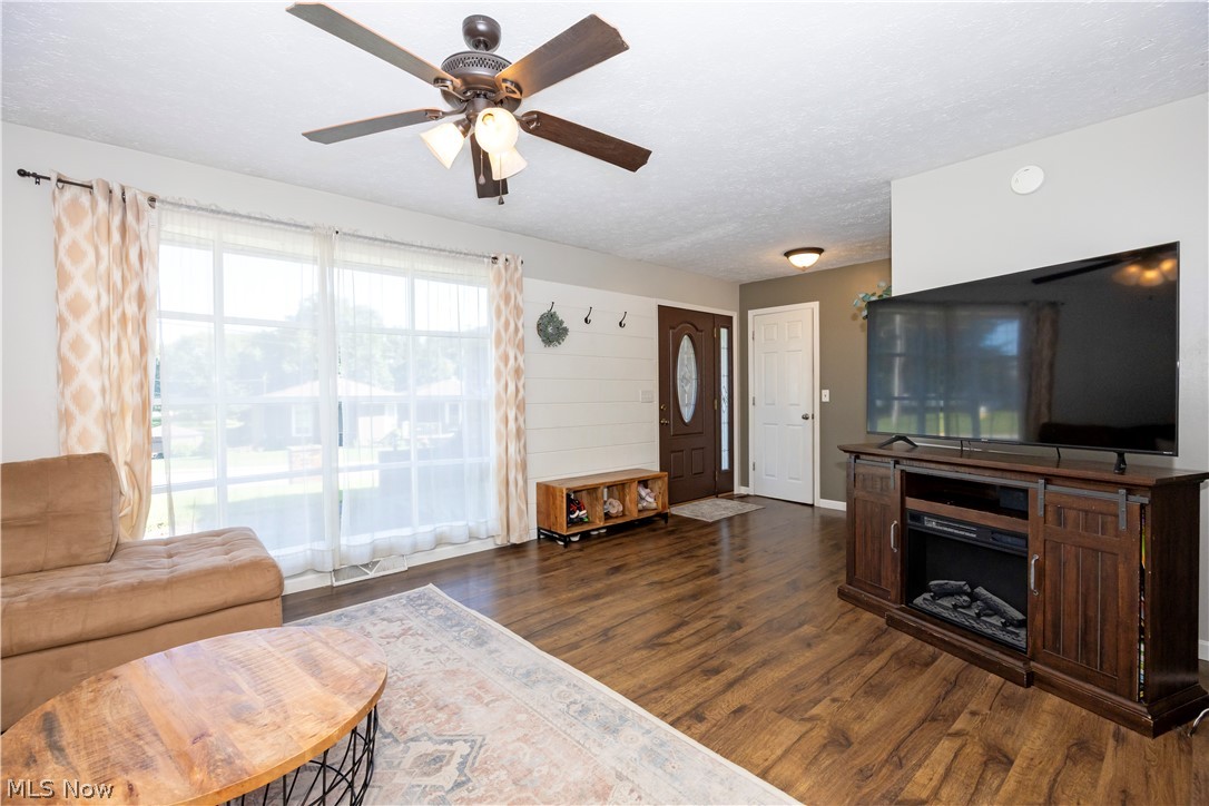 708 Youngs Terrace Loudonville OH 44842