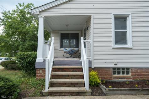 1517 Holmden Road South Euclid OH 44121