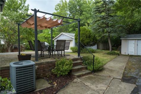 1517 Holmden Road South Euclid OH 44121
