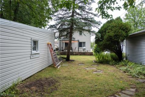 1517 Holmden Road South Euclid OH 44121