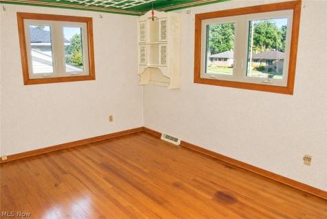 1815 Oaklawn Drive Parma OH 44134