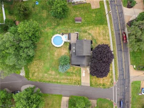 924 Pittsburg Avenue NW North Canton OH 44720