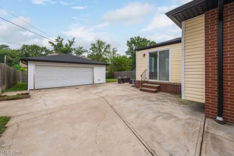 23838 Vincent Drive North Olmsted OH 44070