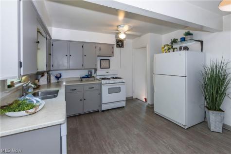 1597 Bond Street Akron OH 44313