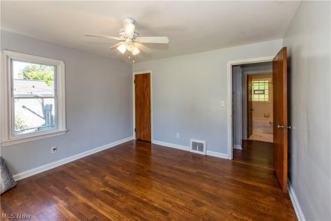 1597 Bond Street Akron OH 44313