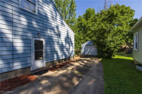 1597 Bond Street Akron OH 44313