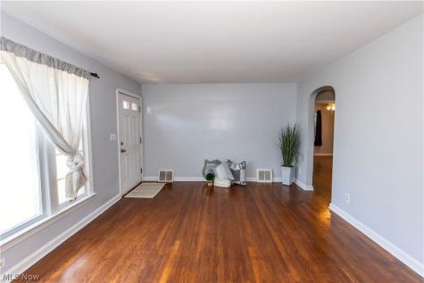 1597 Bond Street Akron OH 44313