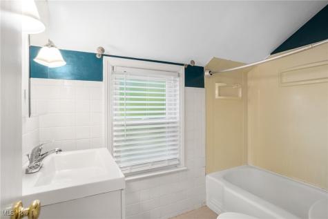 273 E 208th Street Euclid OH 44123