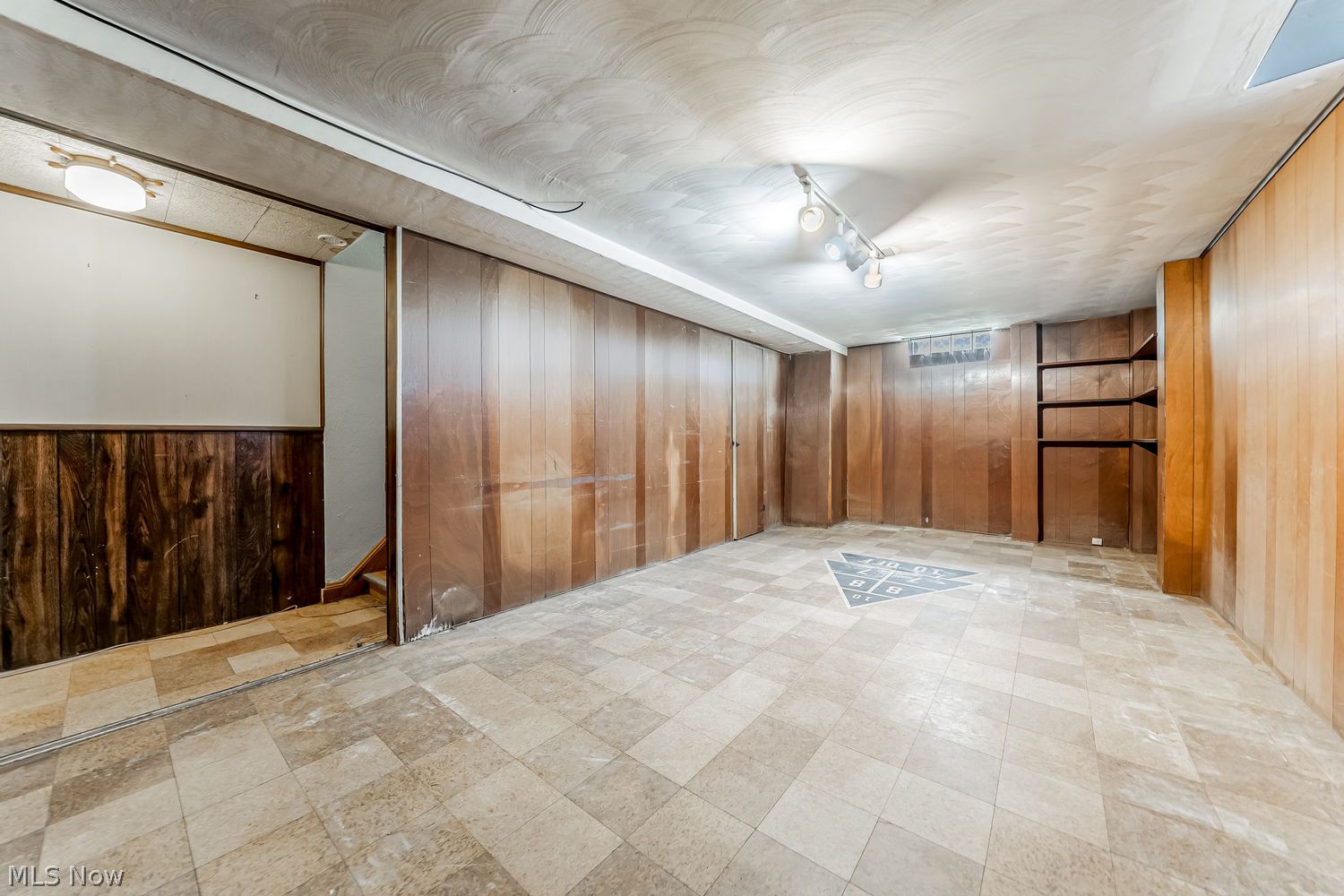 21020 Seabury Avenue Fairview Park OH 44126