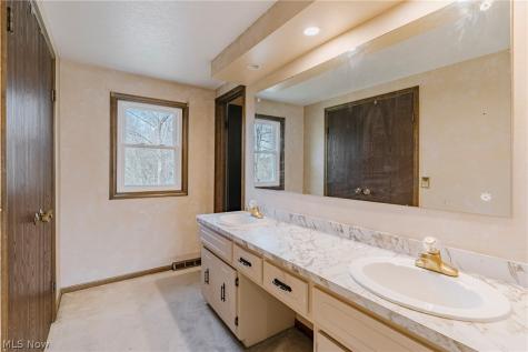 5875 Deepwood Trail Solon OH 44139