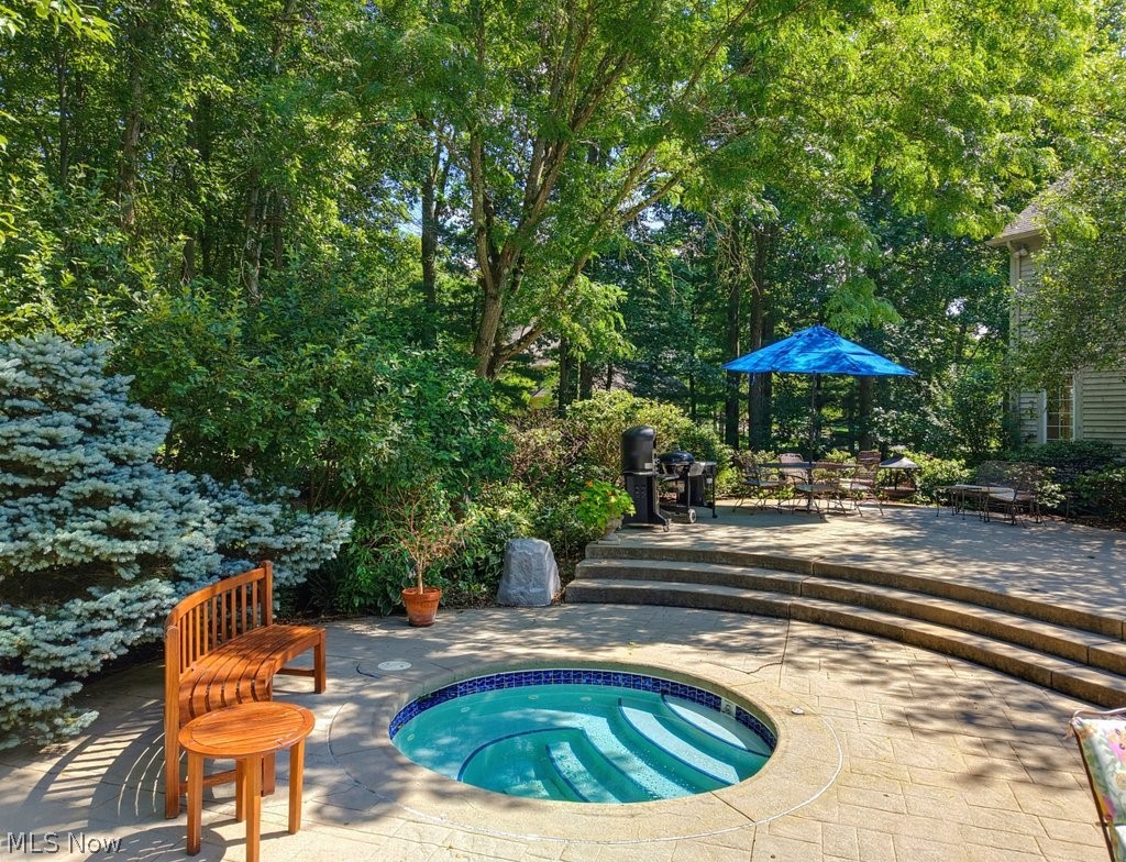 285 Grey Fox Run Chagrin Falls OH 44022