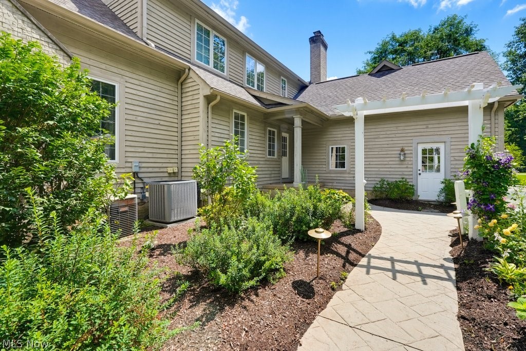 285 Grey Fox Run Chagrin Falls OH 44022