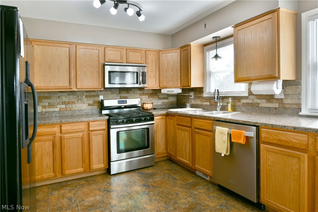 602 Cedar Drive Cortland OH 44410
