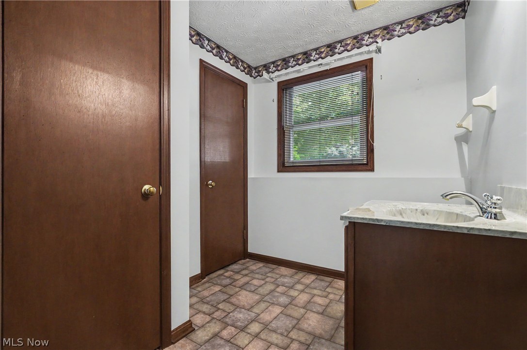 3789 Lake Vista Road Coventry OH 44319