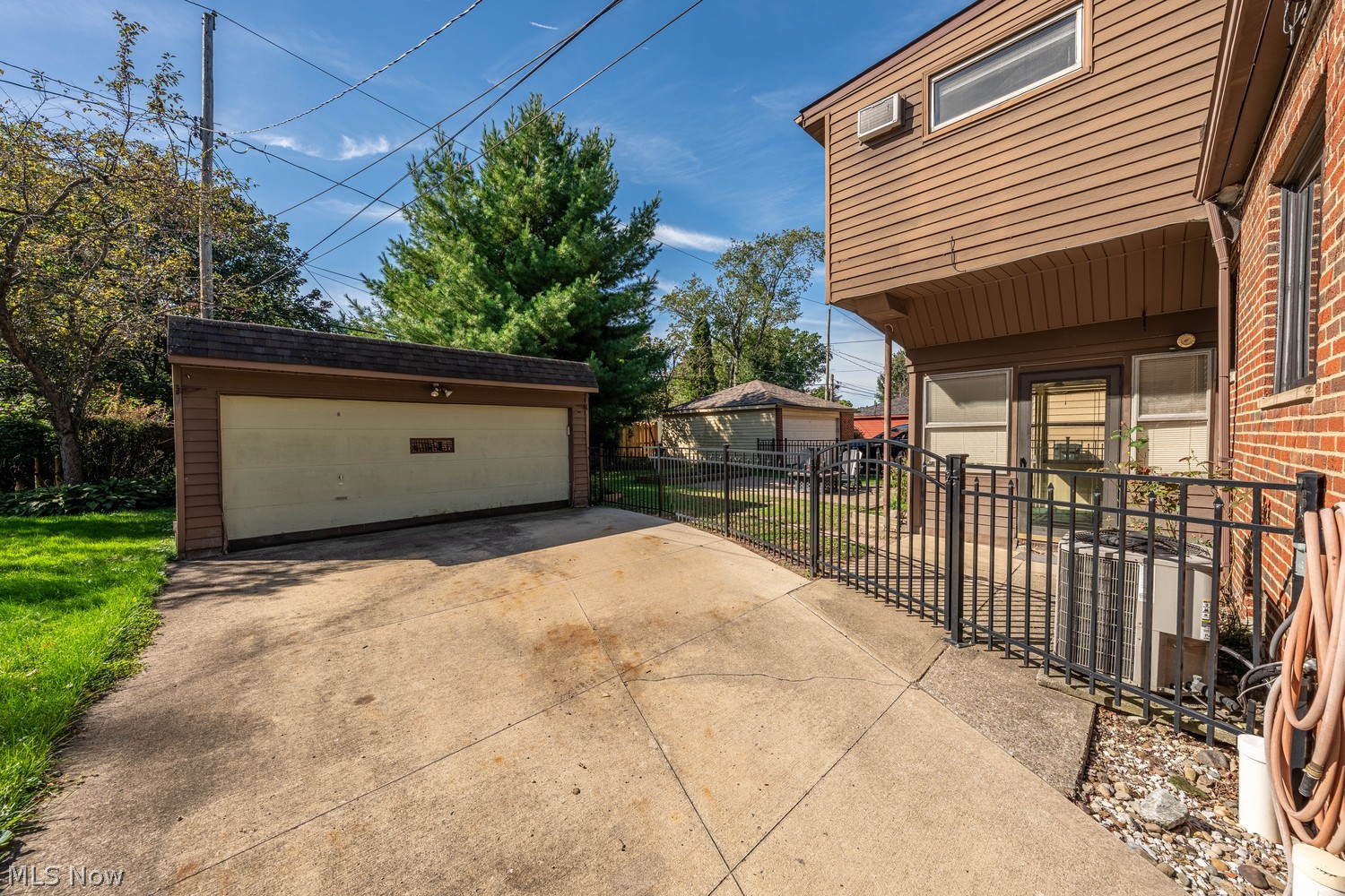 19675 Henry Road Cleveland OH 44126
