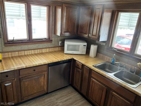 732 Tallmadge Road Cuyahoga Falls OH 44221