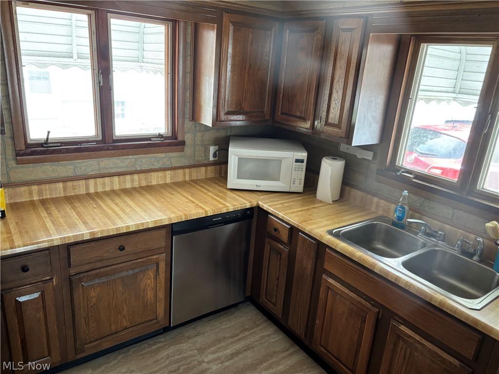 732 Tallmadge Road Cuyahoga Falls OH 44221
