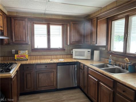 732 Tallmadge Road Cuyahoga Falls OH 44221