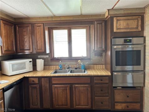 732 Tallmadge Road Cuyahoga Falls OH 44221