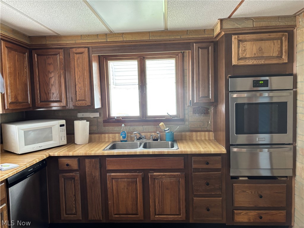 732 Tallmadge Road Cuyahoga Falls OH 44221