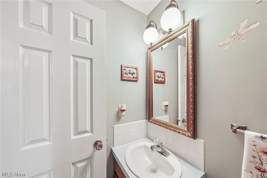 2337 Reno Drive NE Louisville OH 44641