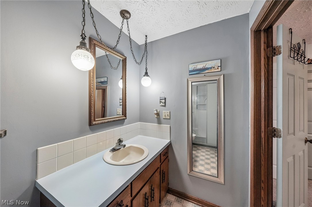 2337 Reno Drive NE Louisville OH 44641