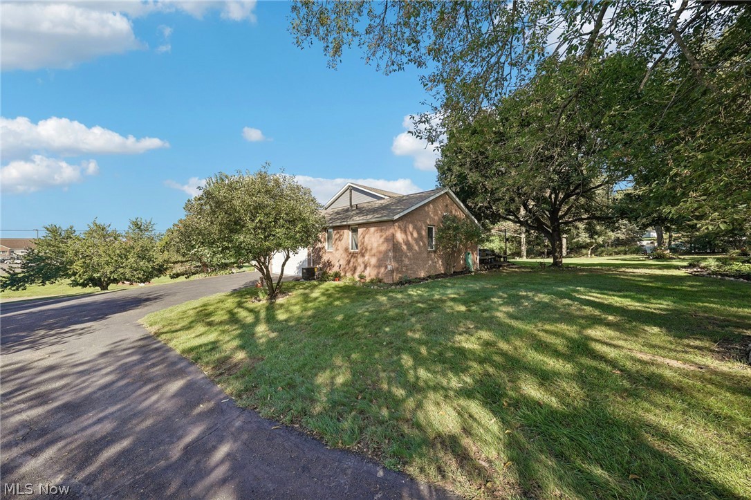 2337 Reno Drive NE Louisville OH 44641