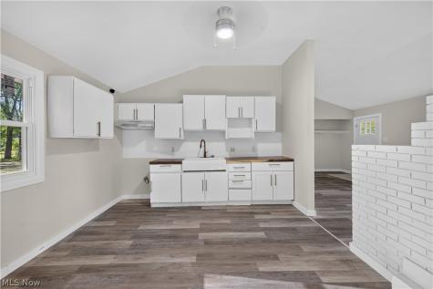 2476 Amberly Drive Youngstown OH 44511