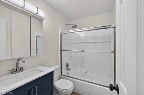 2476 Amberly Drive Youngstown OH 44511