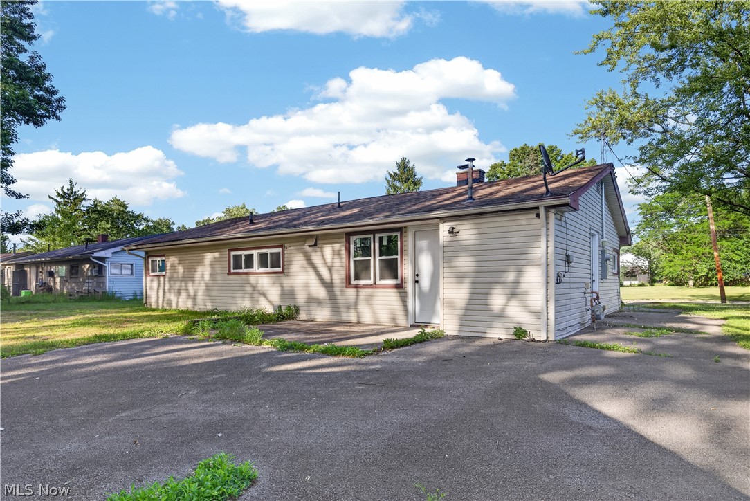 2476 Amberly Drive Youngstown OH 44511