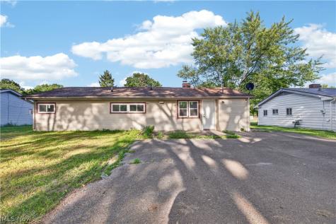 2476 Amberly Drive Youngstown OH 44511