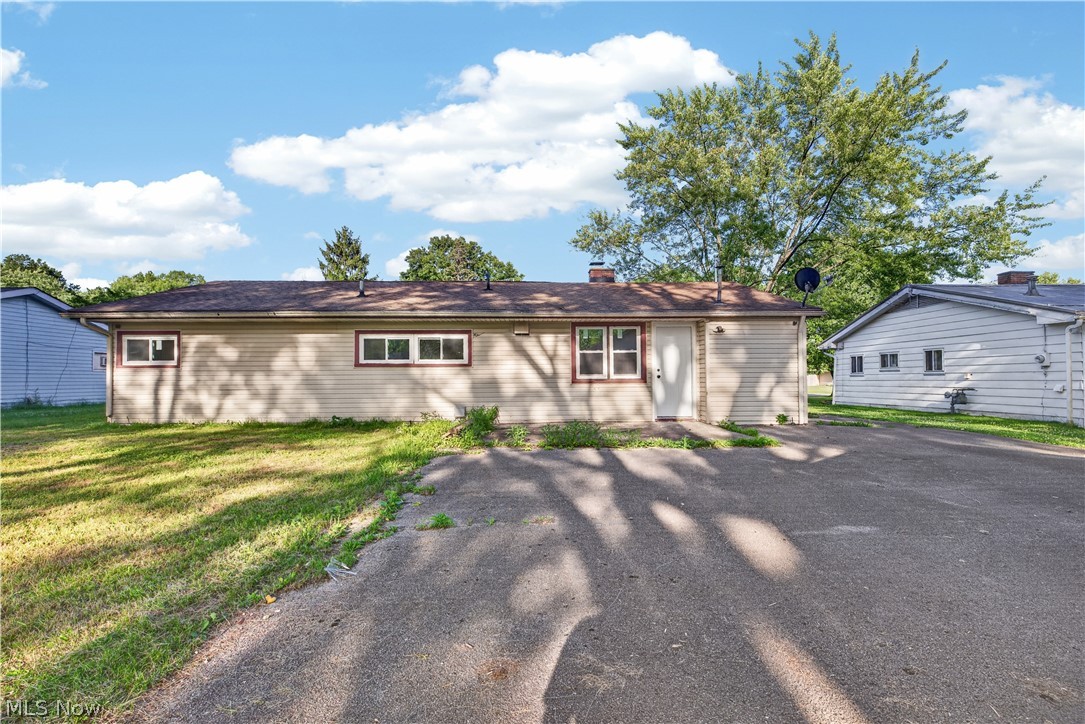 2476 Amberly Drive Youngstown OH 44511