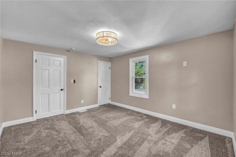 2368 Eardley Road University Heights OH 44118