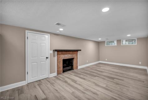 2368 Eardley Road University Heights OH 44118