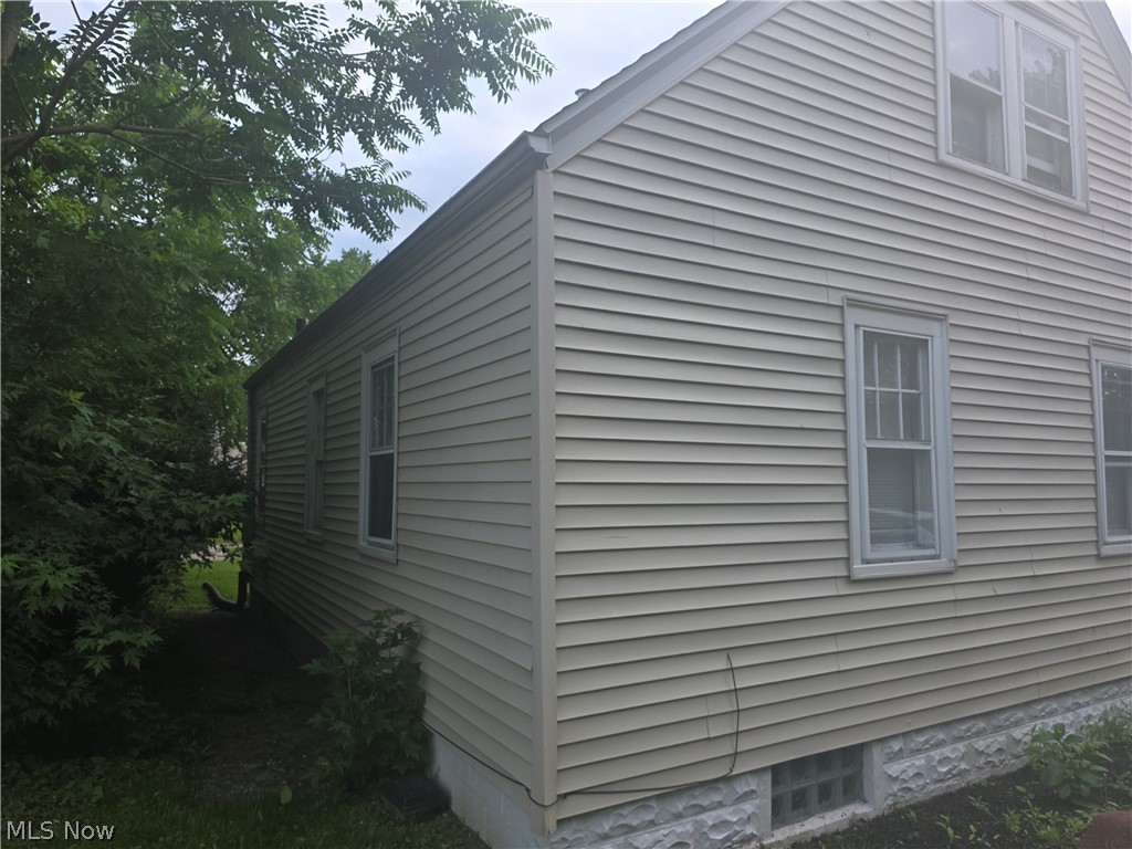 815 Russell Avenue Akron OH 44307