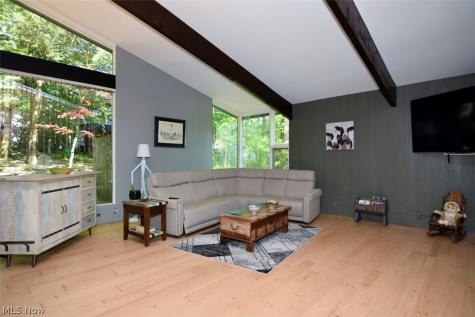 1944 Laurel Hill Drive South Euclid OH 44121