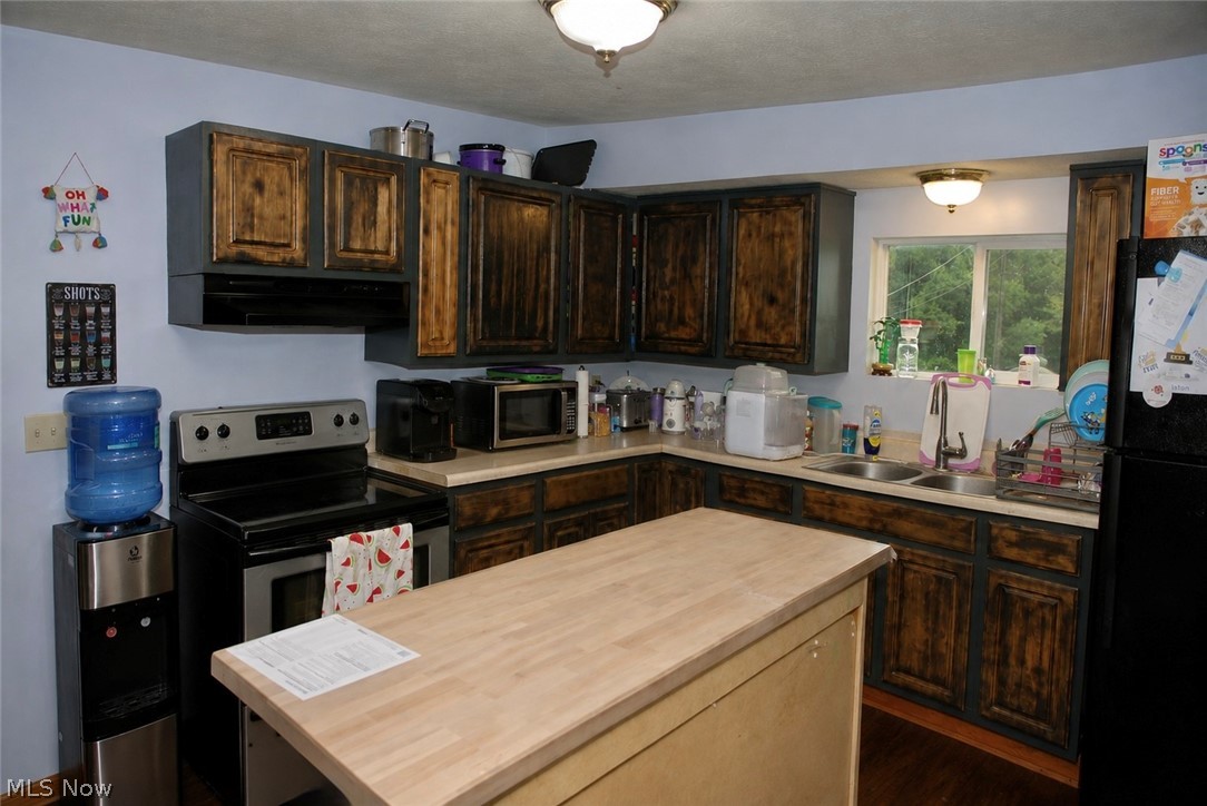 600 Marshall Turrin Drive SE New Philadelphia OH 44663