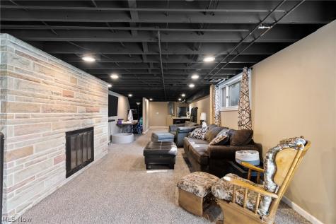 800 Woodview Drive NE Massillon OH 44646