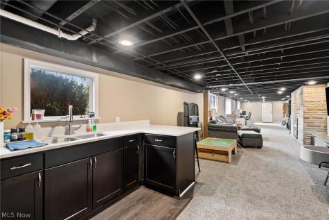 800 Woodview Drive NE Massillon OH 44646