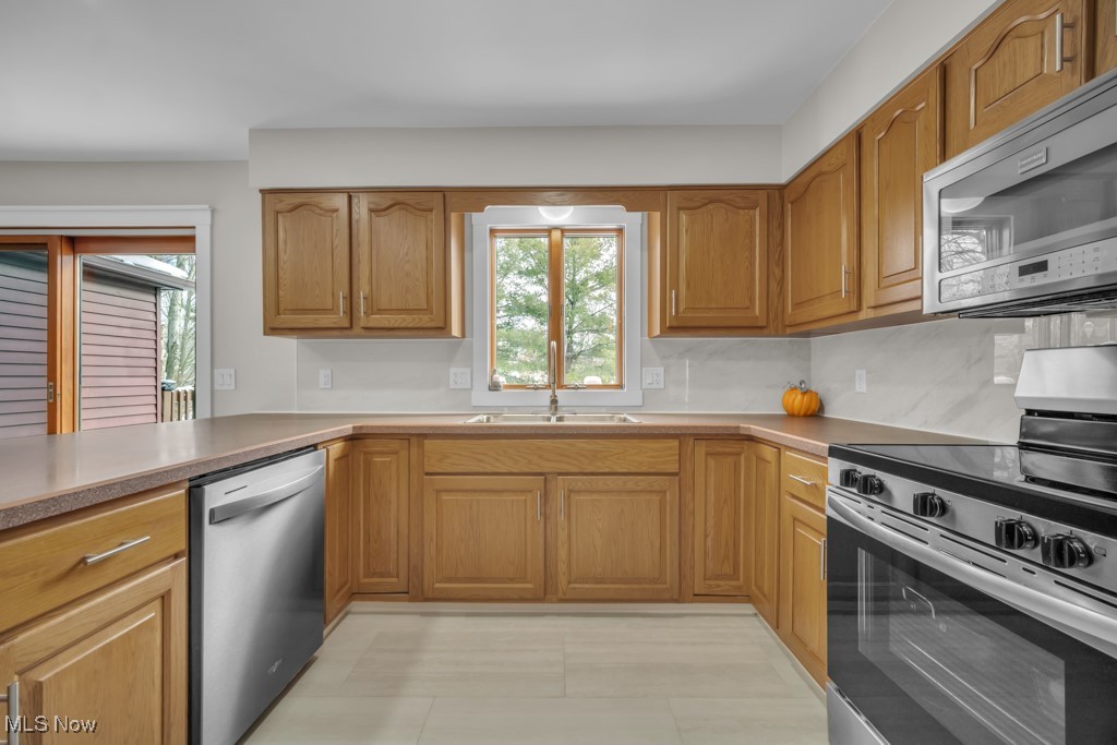 17801 Saratoga Trail Strongsville OH 44136